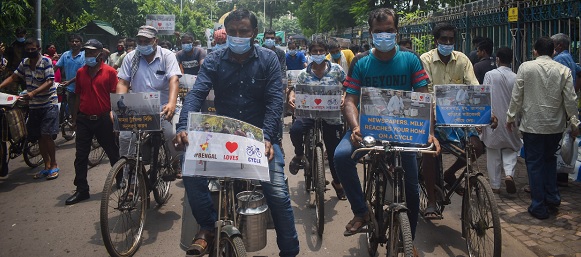 साइकिल चालकों द्वारा कोलकाता में साइकिल प्रतिबंध हटाने की मांग